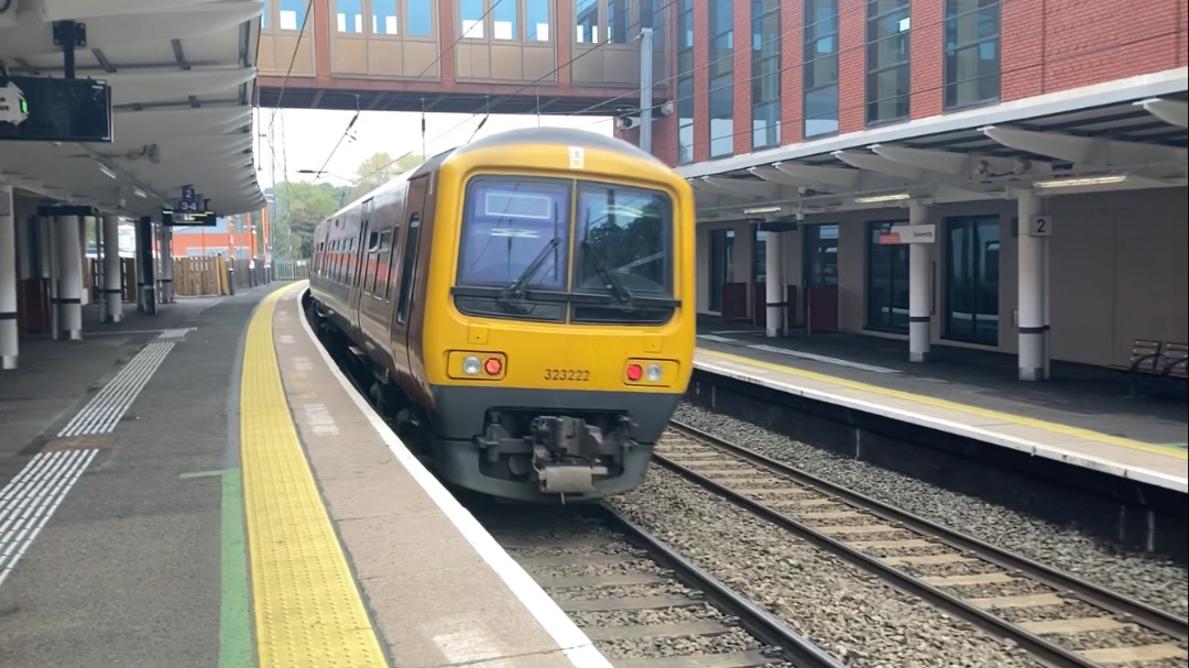 Theo555 on Train Siding: Today was by far one of the best Train days I've had since moving to the UK, I went out with my mate @George on a daytrip around
West Midlands...