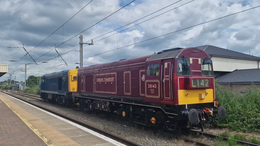 Nathaniel on Train Siding: Some of the trains from the 19th at Warrington BQ including class 20 189 and 20 142, class 43 the flying banana, class 805 002, class
158...