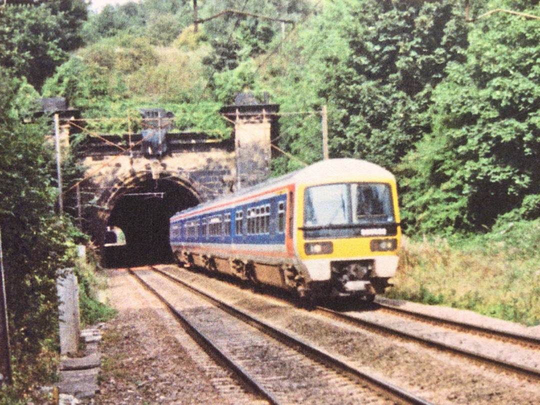 Alex Coomber on Train Siding: A Class 365. No. 365532 25 KV/750 Volts DC. 41 units were built at York in 1994-95. They have the dubious distinction of being the
last...