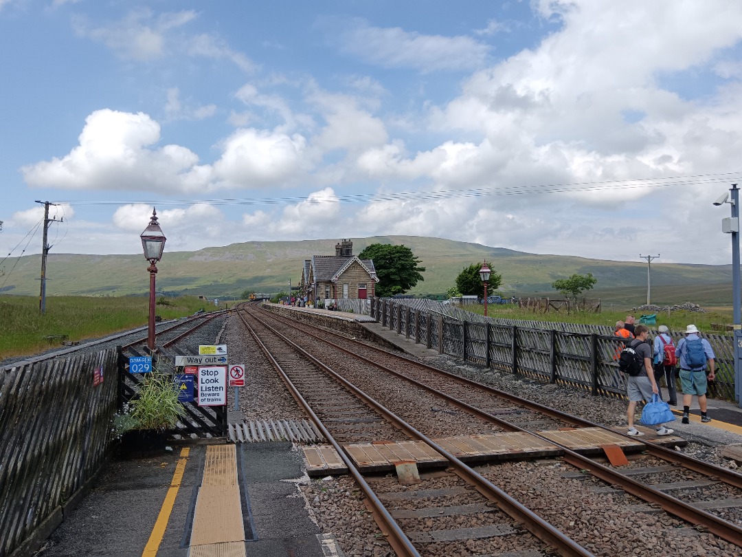 Whistlestopper on Train Siding: Northern class 158/8 No. #158851 and #158870 pulling away from Ribblehead this morning working 2H86 1049 Leeds to Carlisle.