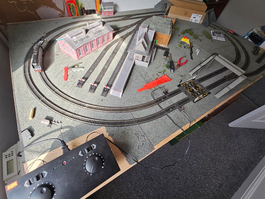 Meridian Railways on Train Siding: Latest progress on the layout, did a 180 with the track plan so I could fit a tunnel into the top right hand corner