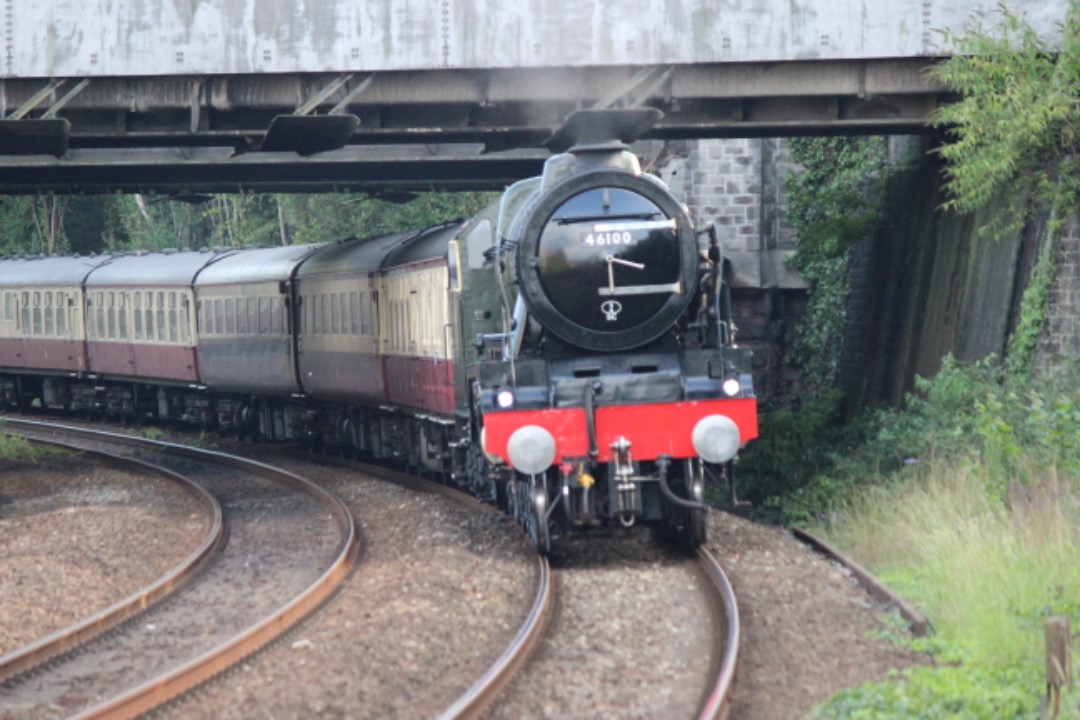 PJ on Train Siding: Been a little while so I thought I would post my little compilation of one of my favs, the royal Scot. Managed to hop on the foot plate
whist it...