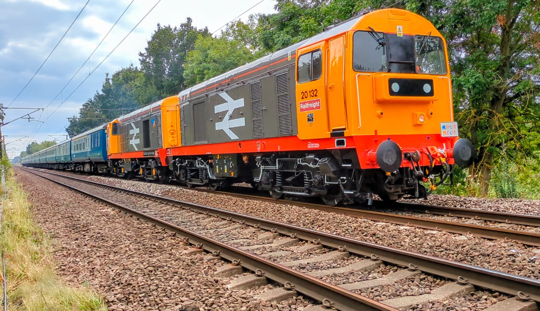 kieran harrod on Train Siding: LSL railfreight choppers 20118 + 20132 around Yorkshire running the cooling towers and Merry go round railtours for the Drax
50th...