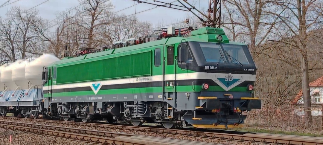 Davca ☑️ on Train Siding: Two rare electric locomotives effisliner 3000 "Belgičanka" operated by S.D. kolejová doprava in
Karlštejn