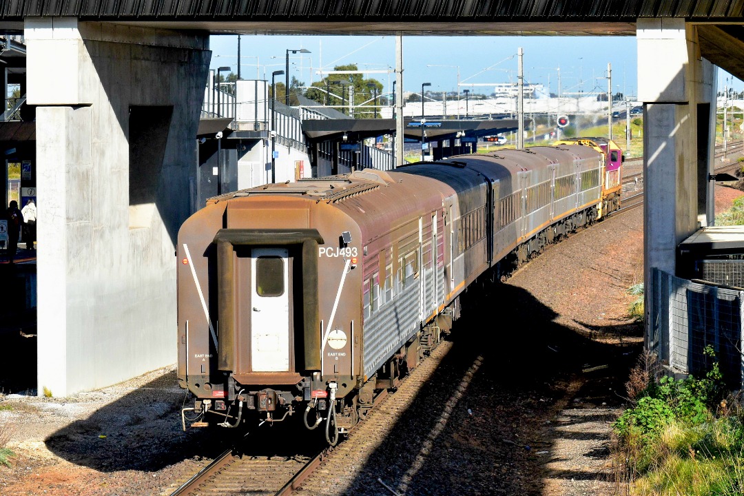 Shawn Stutsel on Train Siding: V/Lines N451 races through Williams Landing, Melbourne with 707 Ops Vinelander to Mildura as a special charter...