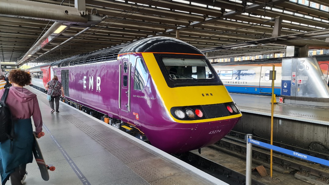 Tom Lonsdale on Train Siding: #EastMidlandsRailway 43274 brings up the rear of the 14:34 London St Pancras International to Nottingham. #HST #Class43 #photo...