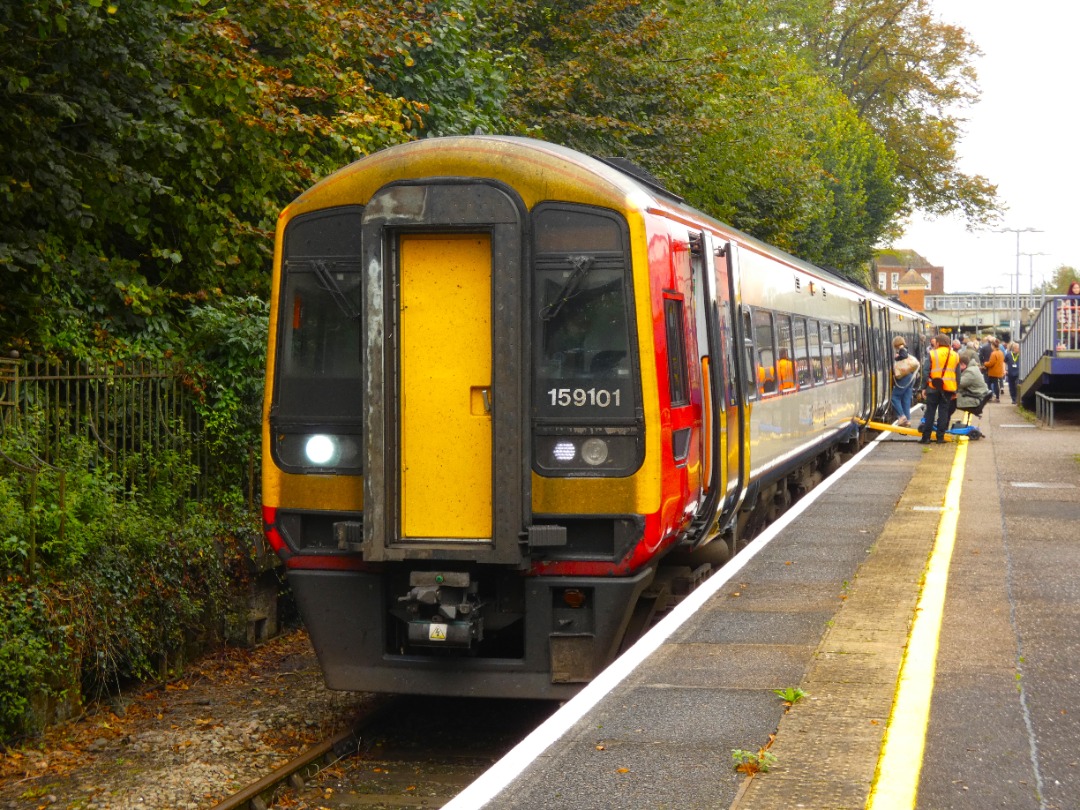 Jacobs Train Videos on Train Siding: #159101 is seen stood at the rarely used bay platform at Exeter Central working a curtailed South Western Railway service
to...