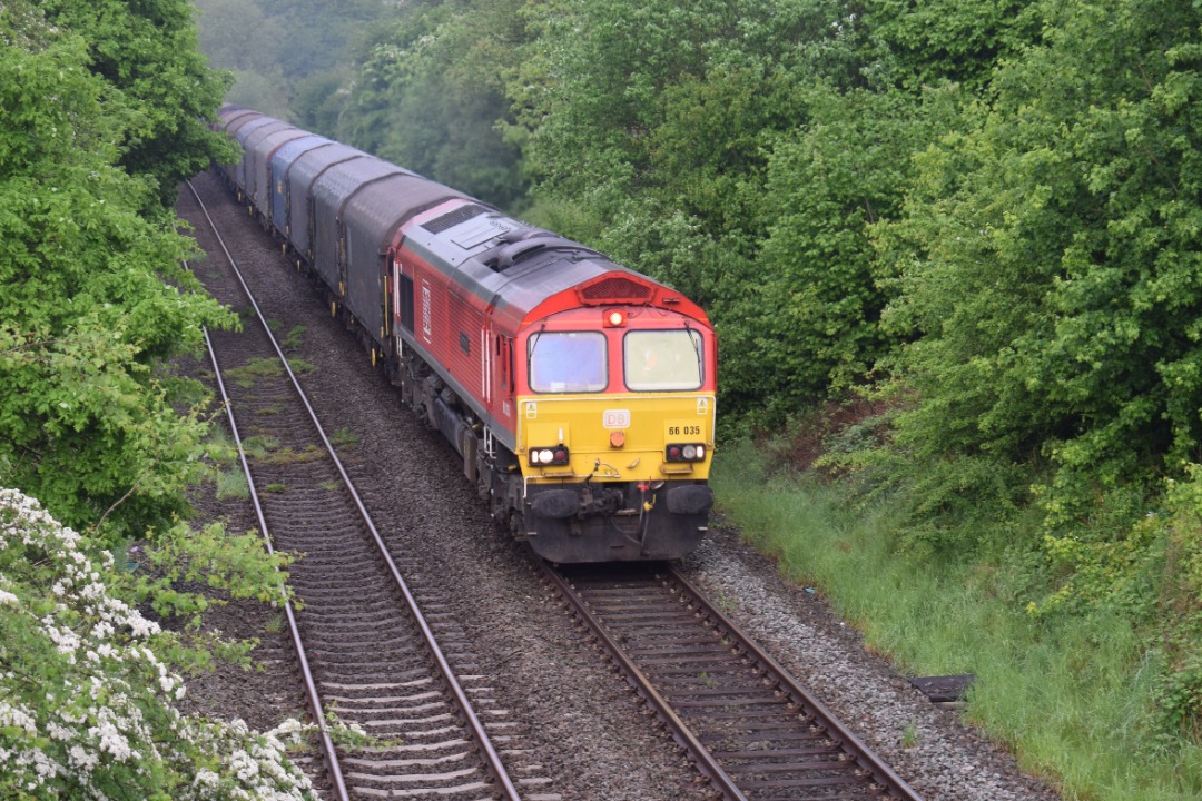 Hardley Distant on Train Siding: CURRENT: 66035 'Resourceful' passes Rhosymedre near Ruabon today with the 6M76 23:10 Margam Terminal Complez to Dee
Marsh Reception...