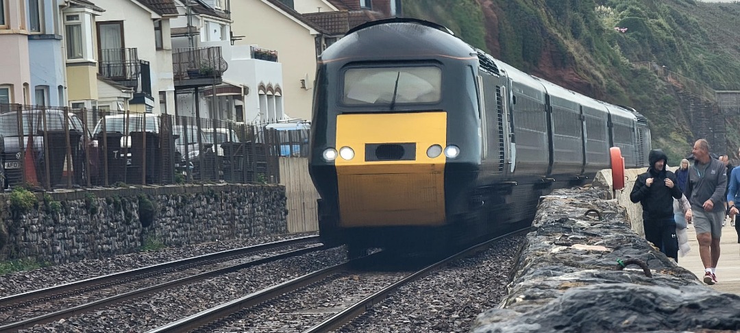 TrainGuy2008 🏴󠁧󠁢󠁷󠁬󠁳󠁿 on Train Siding: Yesterday marked the last day I would see any GWR HSTs.. since there's no way I'll see any
before they leave...