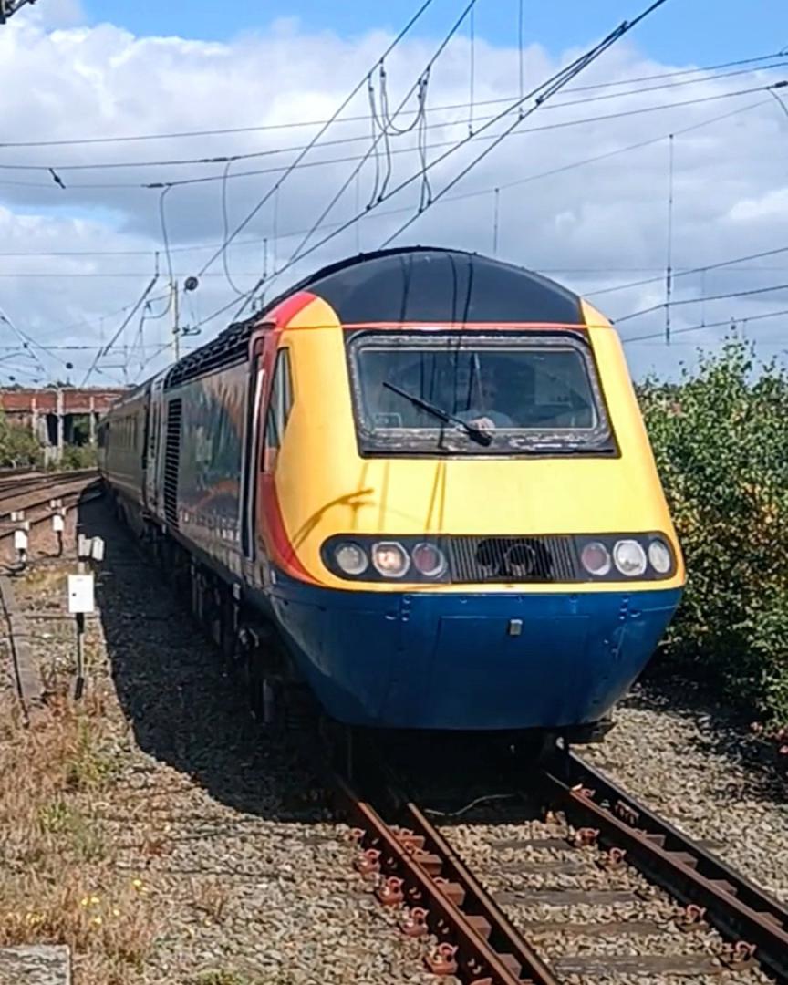 TrainGuy2008 🏴󠁧󠁢󠁷󠁬󠁳󠁿 on Train Siding: Today's been a great day in Warrington Bank Quay! Lots of freight and a good amount of tones..
my only issue...