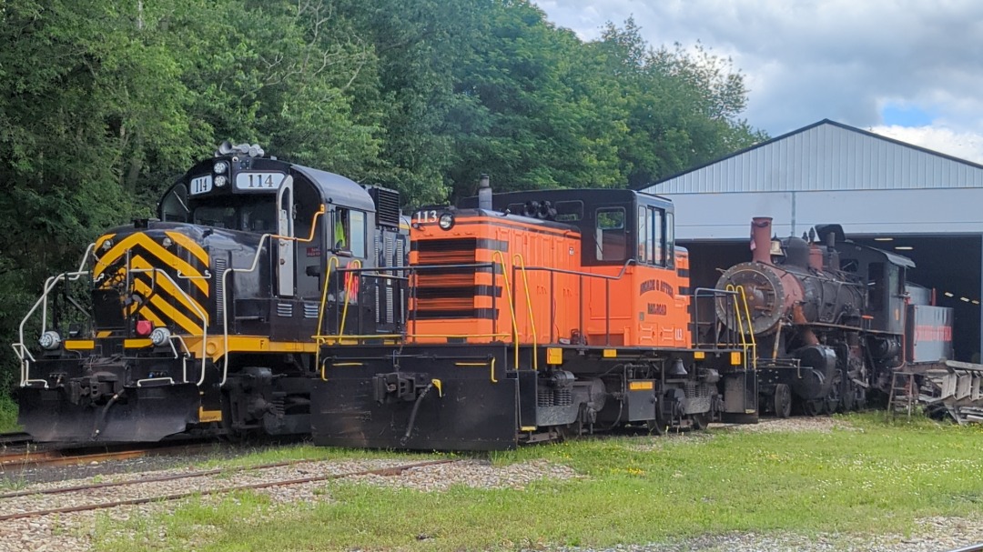 CaptnRetro on Train Siding: "Family photo" and a shot of the two #alco locomotives side by side. Current active roster of the Arcade & Attica,
based out of Arcade, NY...