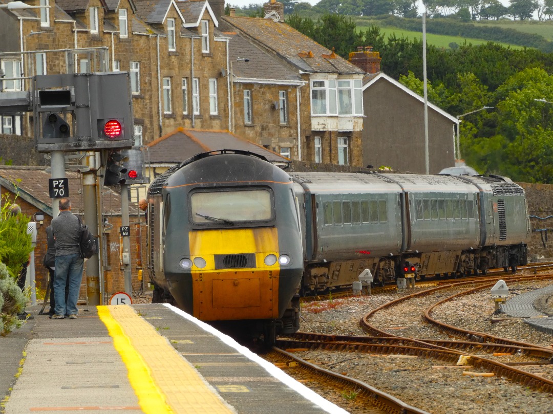 Jacobs Train Videos on Train Siding: #43042 is seen pulling into Penzance station terminating on a Great Western Railway service from Plymouth