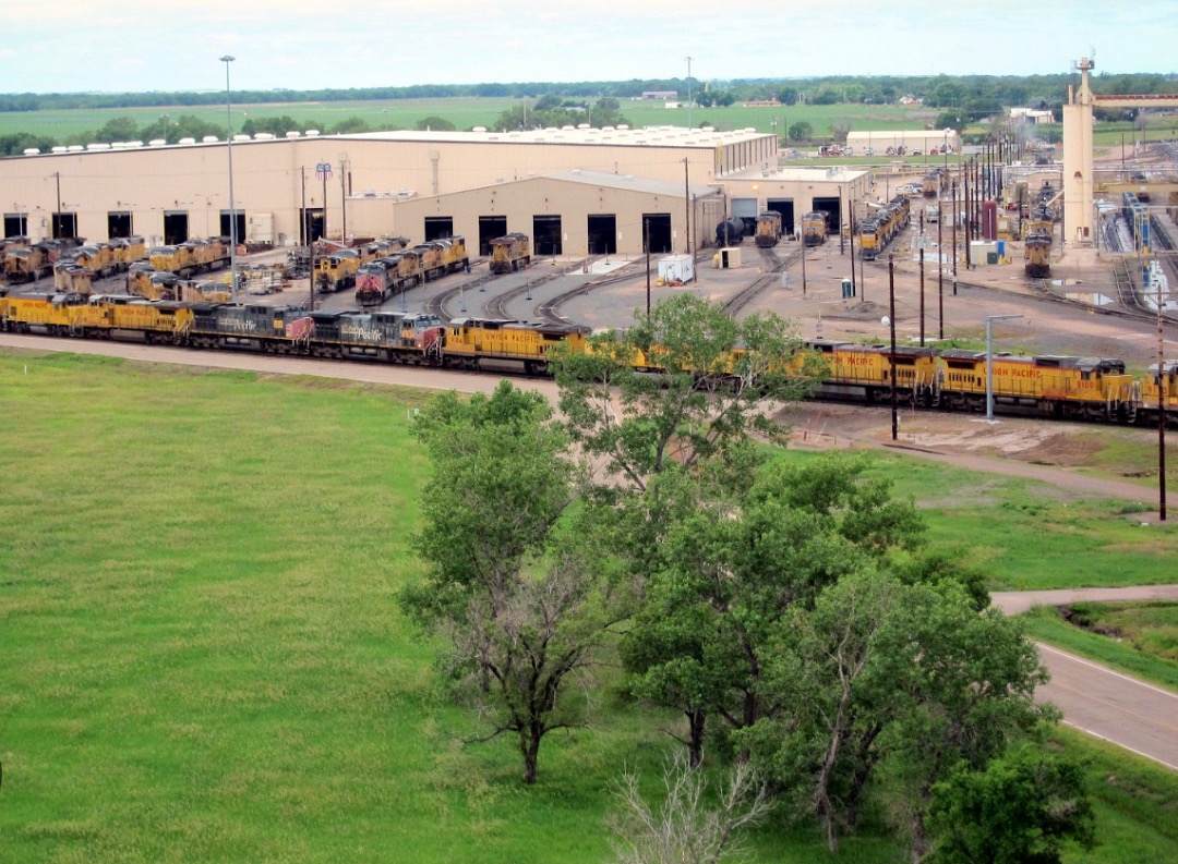 Southern CSX Vlog on Train Siding: Lots Of Union Pacific Locomotives In Bailey's Yard In North Platte, Nebraska (THE BIGGEST TRAIN YARD IN THE WORLD!)