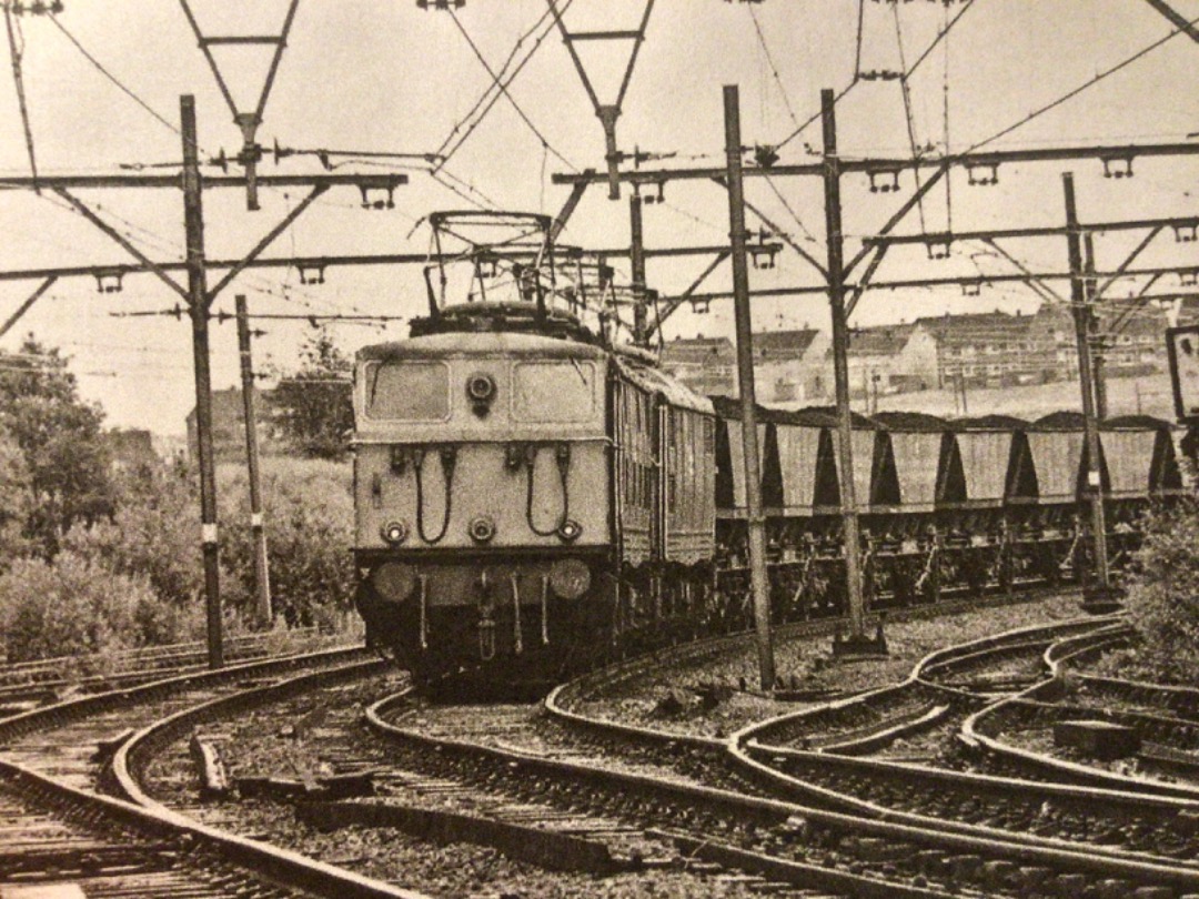 Alex Coomber on Train Siding: A Pair of Class 76s. 76031 & 76032 with a coal train for Fiddlers Ferry Power Station on 1st July 1977.