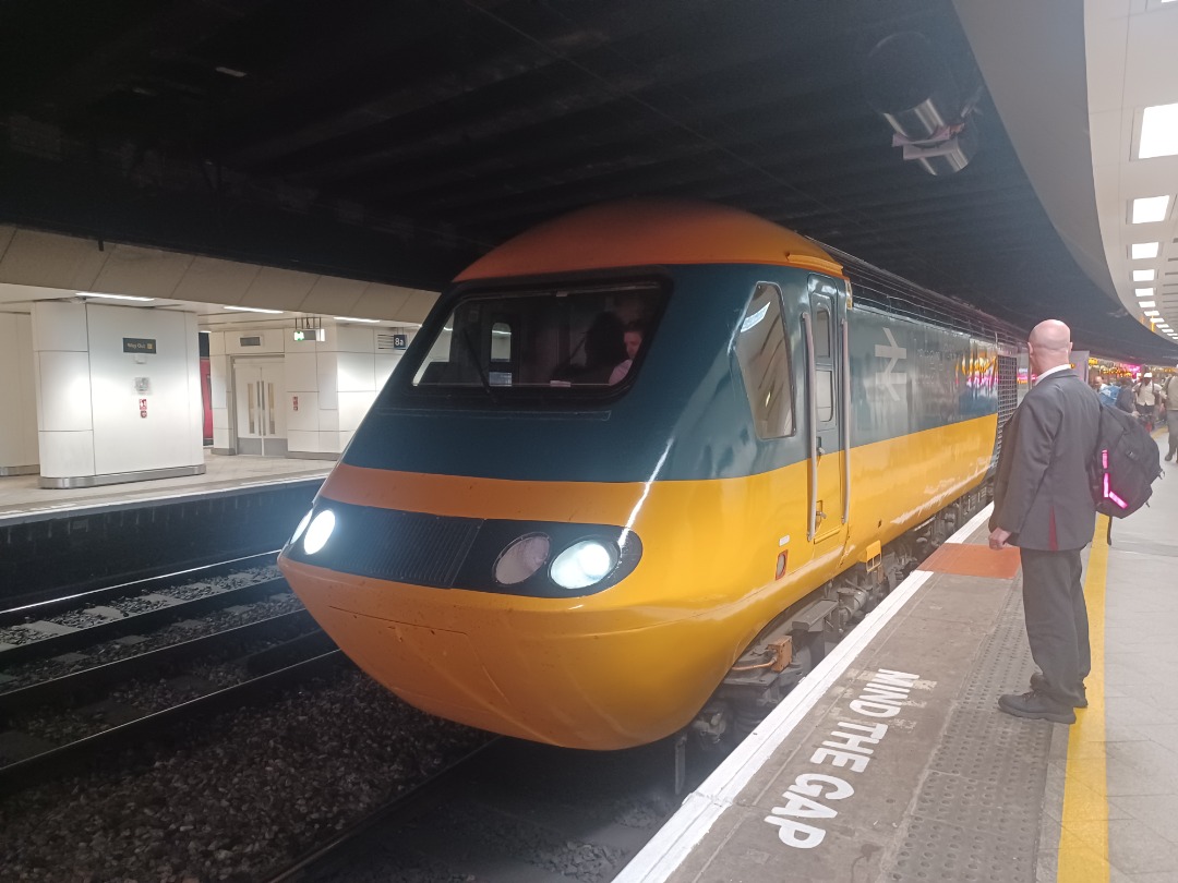 Trainnut on Train Siding: #photo #train #diesel #emu #dmu #station Celebrity Hst power cars, 508127 and 507005 going for scrap with 37884, Avanti Supervoyager,
158773...