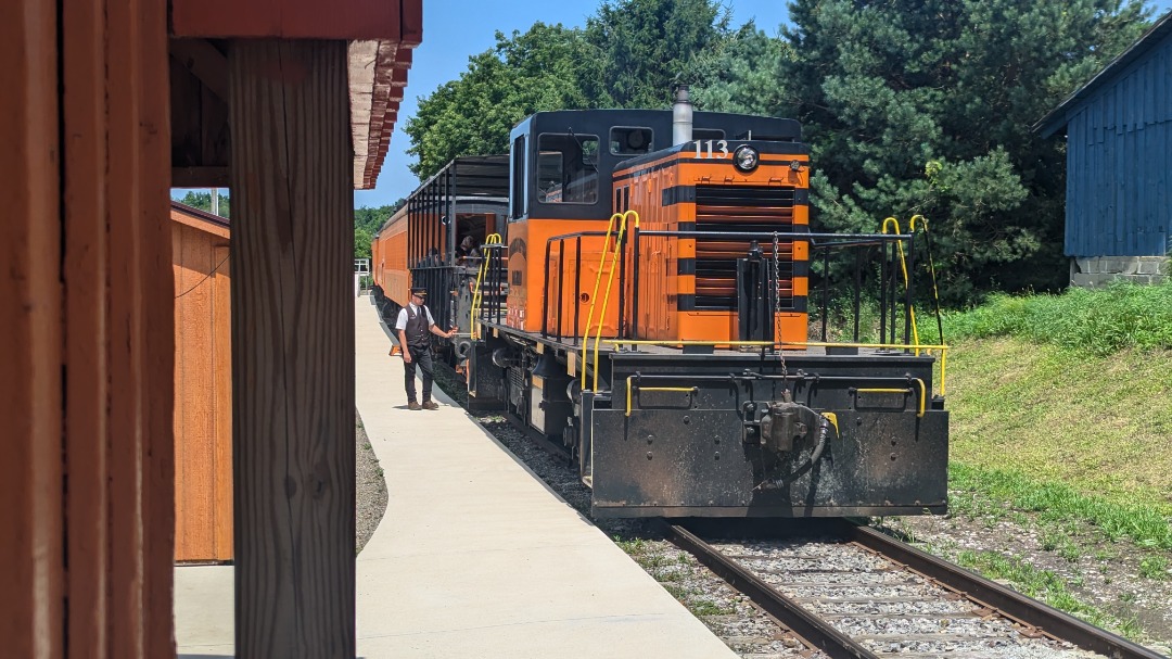 CaptnRetro on Train Siding: Just your average Sunday here at the Curriers depot on the Arcade & Attica shortline. GE Centercab #113 idles proudly on its 5
car train,...