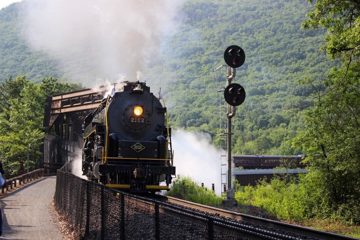 Ravenna Railfan 4070 on Train Siding: Reading T1 # 2102 charges out of Nesquehoning Junction over the River Bridge towards the Lehigh Line with the Rambles
excursion...