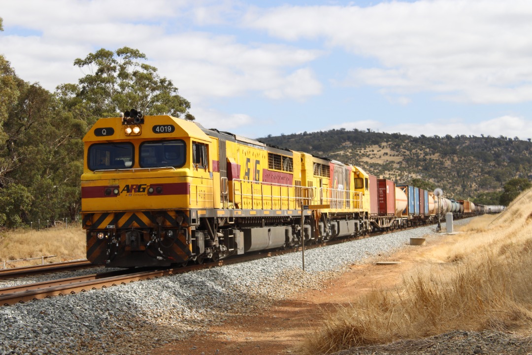 Gus Risbey on Train Siding: Q4019 & Q4001 are leading Aurizon's Kwinana bound mixed freight from Kalgoorlie - 18th January 2024