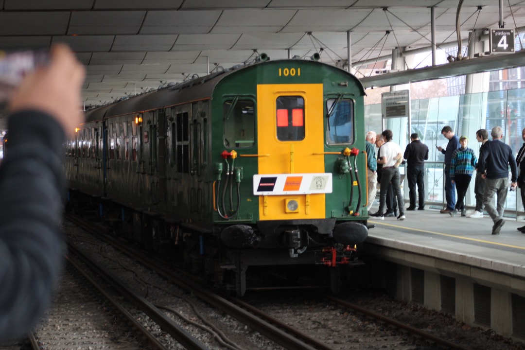 Rhys Harrison on Train Siding: And here are some pictures of the 'Bakers Dozen' railtour which went around all of the London Termini!