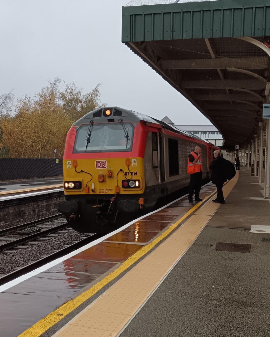 TrainGuy2008 🏴󠁧󠁢󠁷󠁬󠁳󠁿 on Train Siding: Some of my most recent pictures; an NMT at Abergele and Pensarn, an 88/68 hauled nuclear train at
Llandudno...