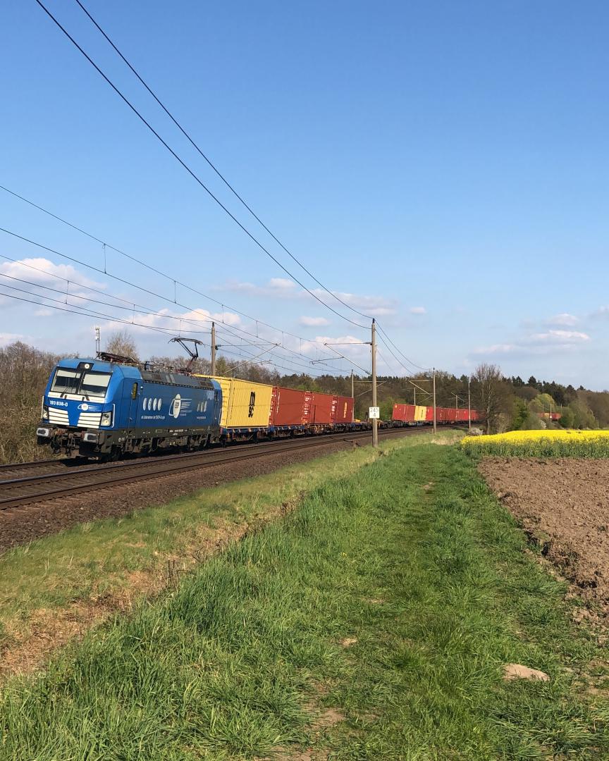 014 lp on Train Siding: Mann denkt EGP hat nur alte Baureihe wie die 140 oder 218 aber die Baureihe 193 ist auch ein Teil des EGP Team hier in Müssen
fährt sie...