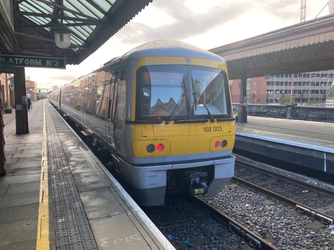 Theo555 on Train Siding: Thought I'd take another little trip to University today, aswell as spotting some trains at New St, and to Moor St station,
beautiful...