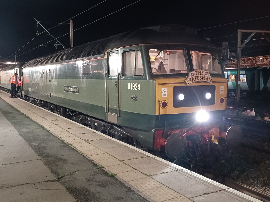 Trainnut on Train Siding: #photo #train #diesel #electric #depot #station 50007, 43037, D1924 ,43046, 40012, 91120 all at Crewe