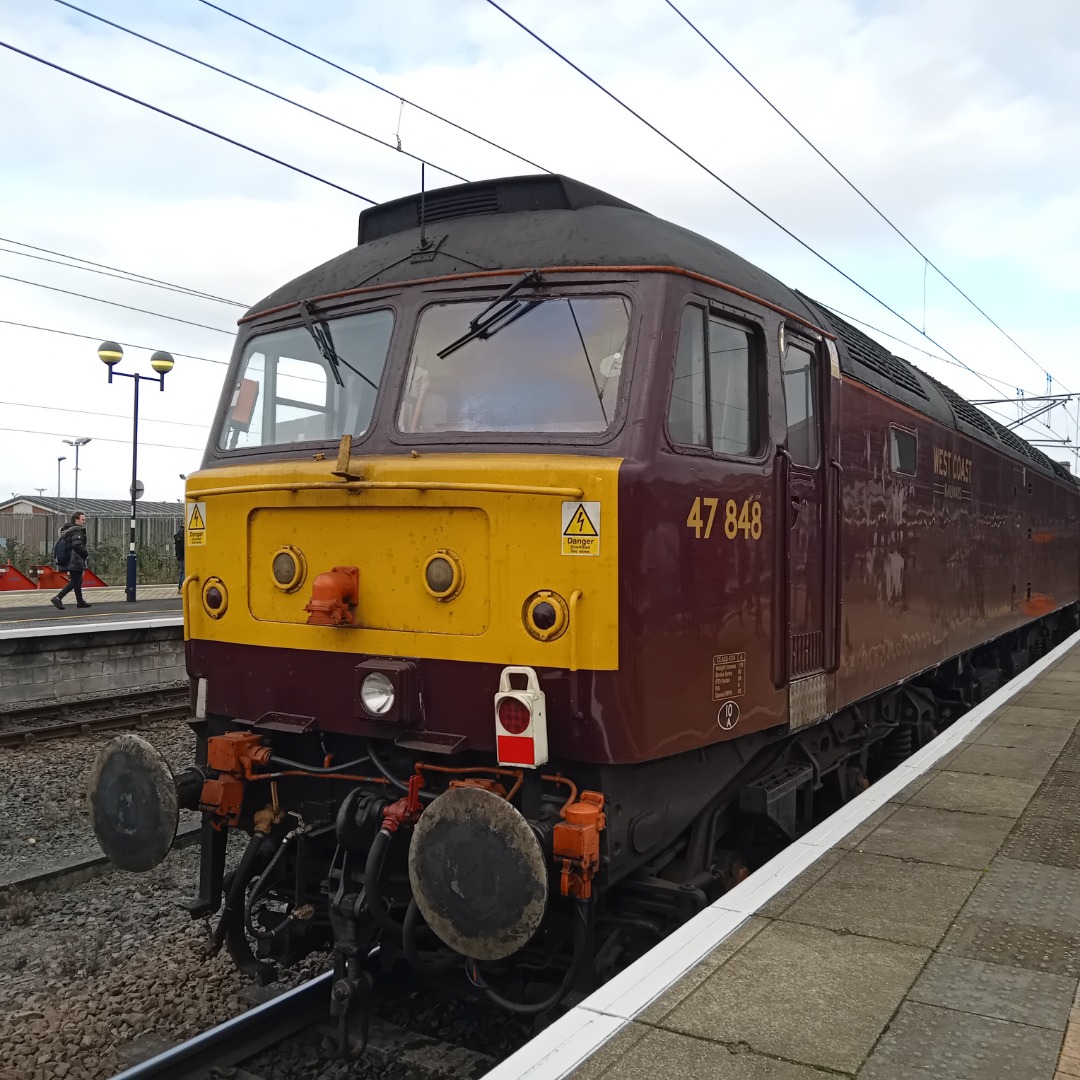 Country Trains on Train Siding: A but of a late post but caught Class 47 'Crewe Diesel Depot', a Black 5 and Sir Nigel Gresley 60007 at York and a few
other spots. A...