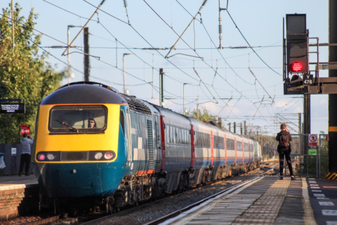 Ethan Harrington on Train Siding: Here's 43089 and 43159 belting it through Northallerton after just been given the green signal working Edinburgh to Crewe
under the...