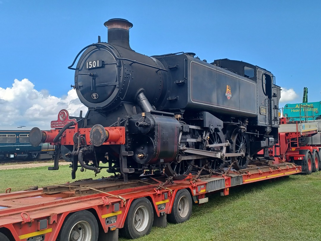 Trainnut on Train Siding: #photo #train #diesel #depot Network Rail Helicopters, Stadler Flirt and GWR new battery train, class 50 50007 and the Hydroflex
799201 unit....