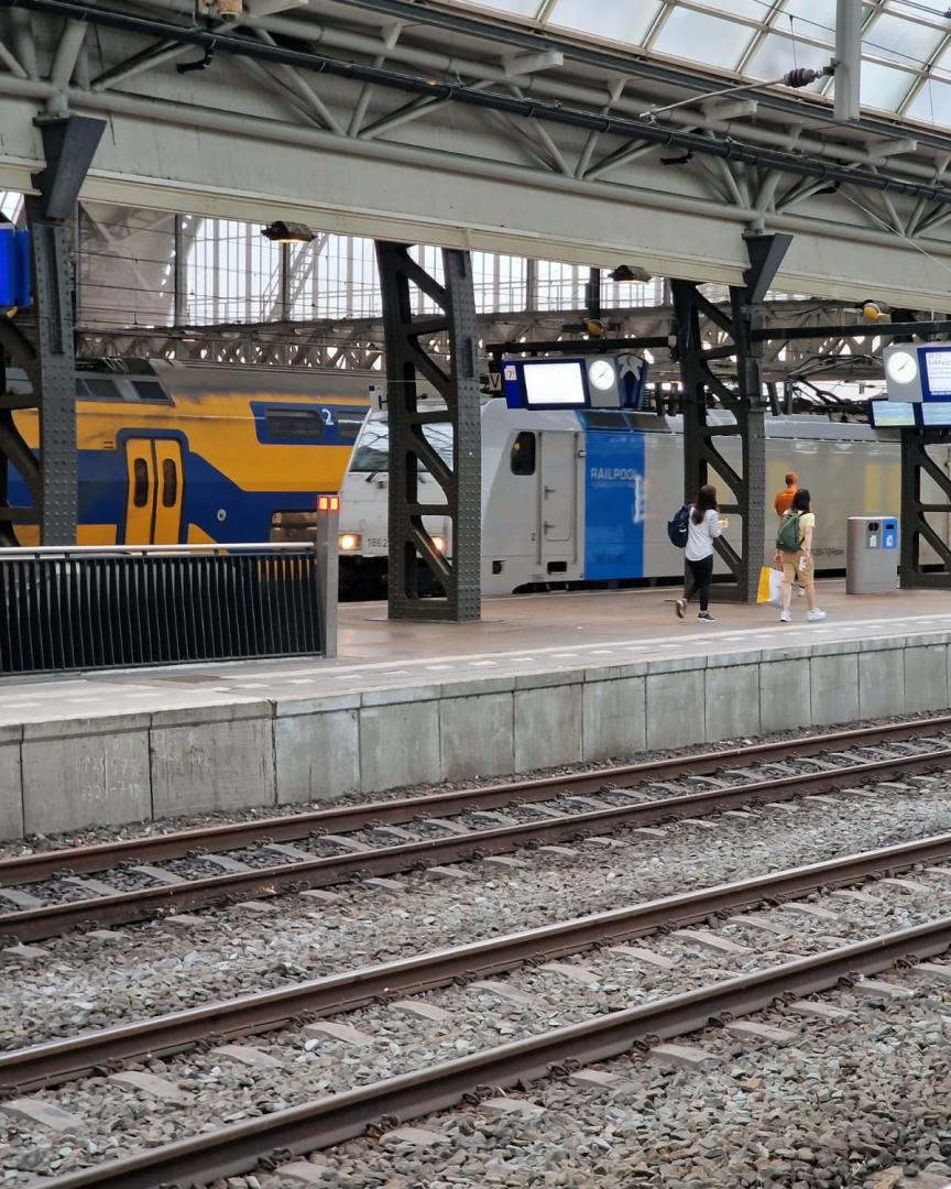 cyprian beecroft on Train Siding: My first time at Amsterdam Centraal! I was waiting for the nightjet to Zurich NJ403 on platform 9.