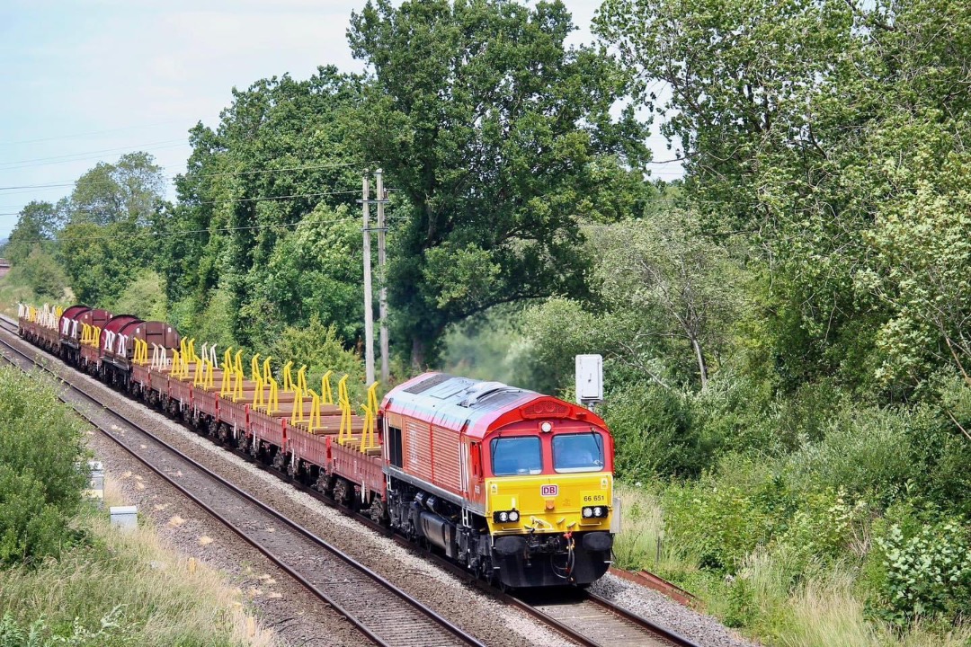 Inter City Railway Society on Train Siding: 66651 trailing 800 tonnes of unladen wagons, approaches Yate working 6Z50 Margam TC to Portbury automotive terminal.
This...