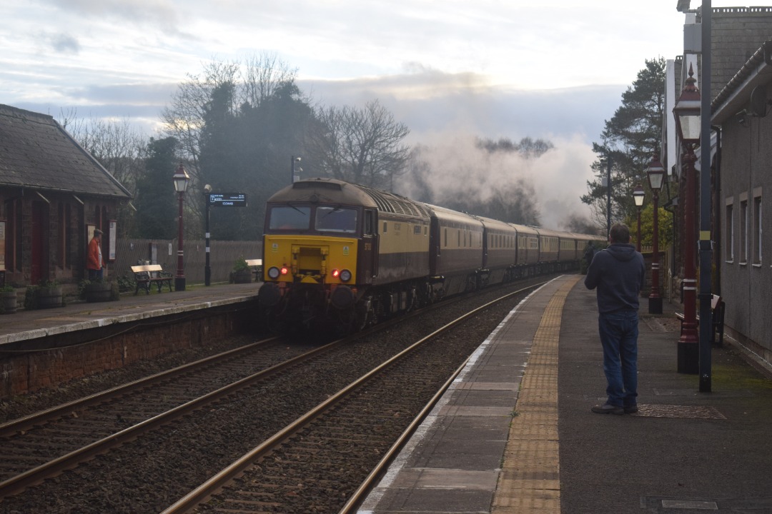 Hardley Distant on Train Siding: CURRENT: Steam Locomotive 45407 'The Lancashire Fusilier' (Front - 1st Photo) and 57313 'Scarborough
Castle' (Rear - 3rd Photo) power...