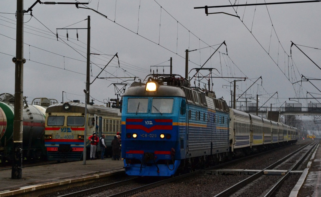 Yurko Slyusar on Train Siding: This photo was taken myself almost two years ago, but this photo has historical values, because the passenger train №20 Popasna
- Kyiv...