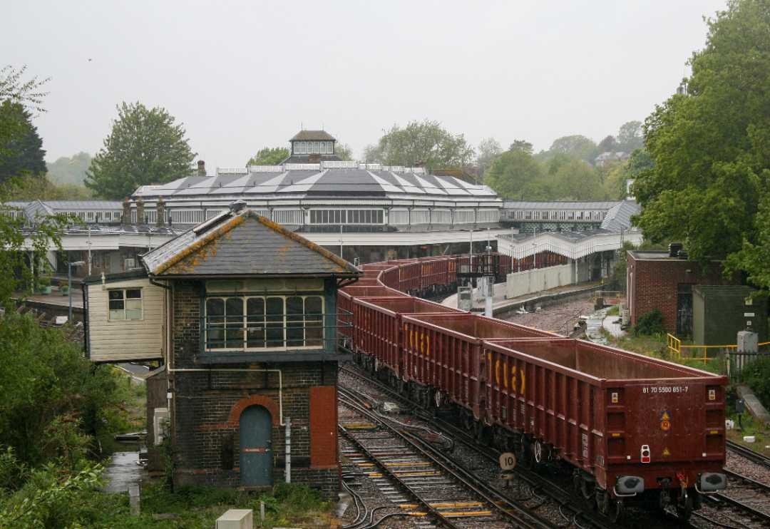 Luke Govus on Train Siding: Aggregate Industries 59001 at Lewes working 6V00 Newhaven Day Aggregates to Acton Terminal Complex!