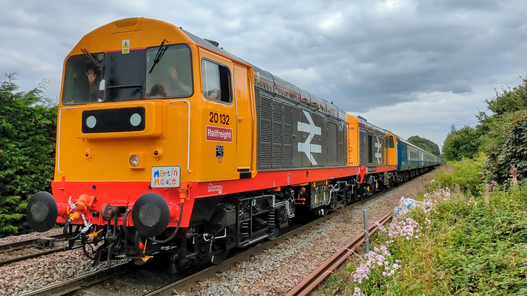 kieran harrod on Train Siding: LSL railfreight choppers 20118 + 20132 around Yorkshire running the cooling towers and Merry go round railtours for the Drax
50th...