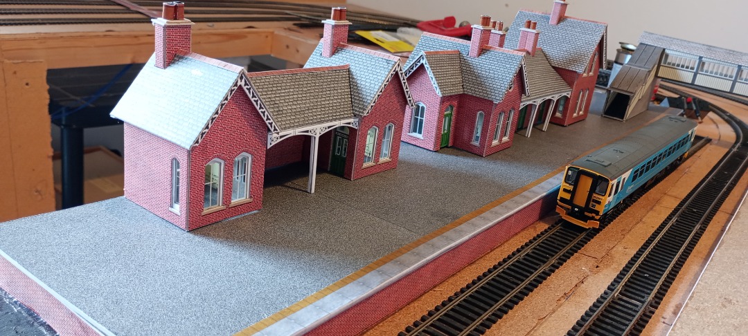 Tiddlyharn East Model Railway on Train Siding: Well as it's been nearly 8 months since any kind of update (because there hasn't been anything to
update!) I thought it...