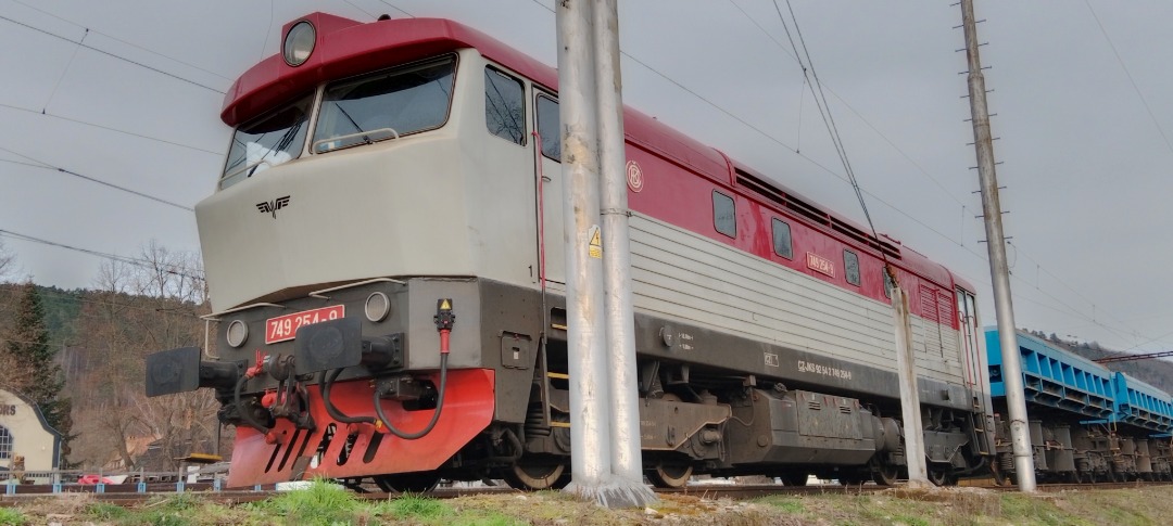 Davca ☑️ on Train Siding: Locomotive "bardotka" And locomotive "kocour" operated by východočeská dráha in
Karlštejn