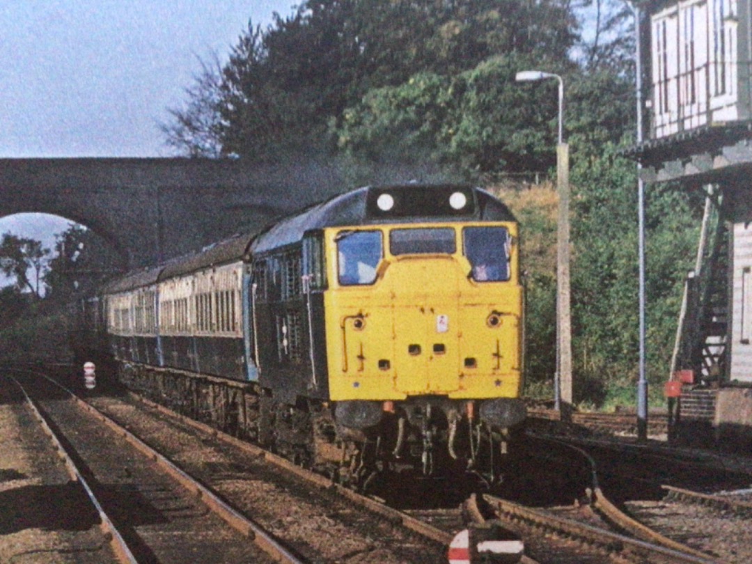 Alex Coomber on Train Siding: A Class 31. 31216 passes Melton Mowbray with the 08:05 am from Birmingham to Norwich on 1st October 1977.