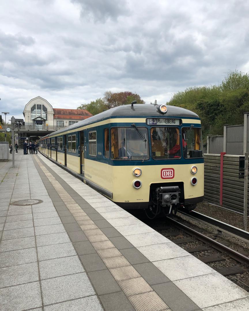 014 lp on Train Siding: Als die Baureihe 470 noch gab Stande sie hier als Sonderzug in Aumühle das waren noch schöne Zeiten