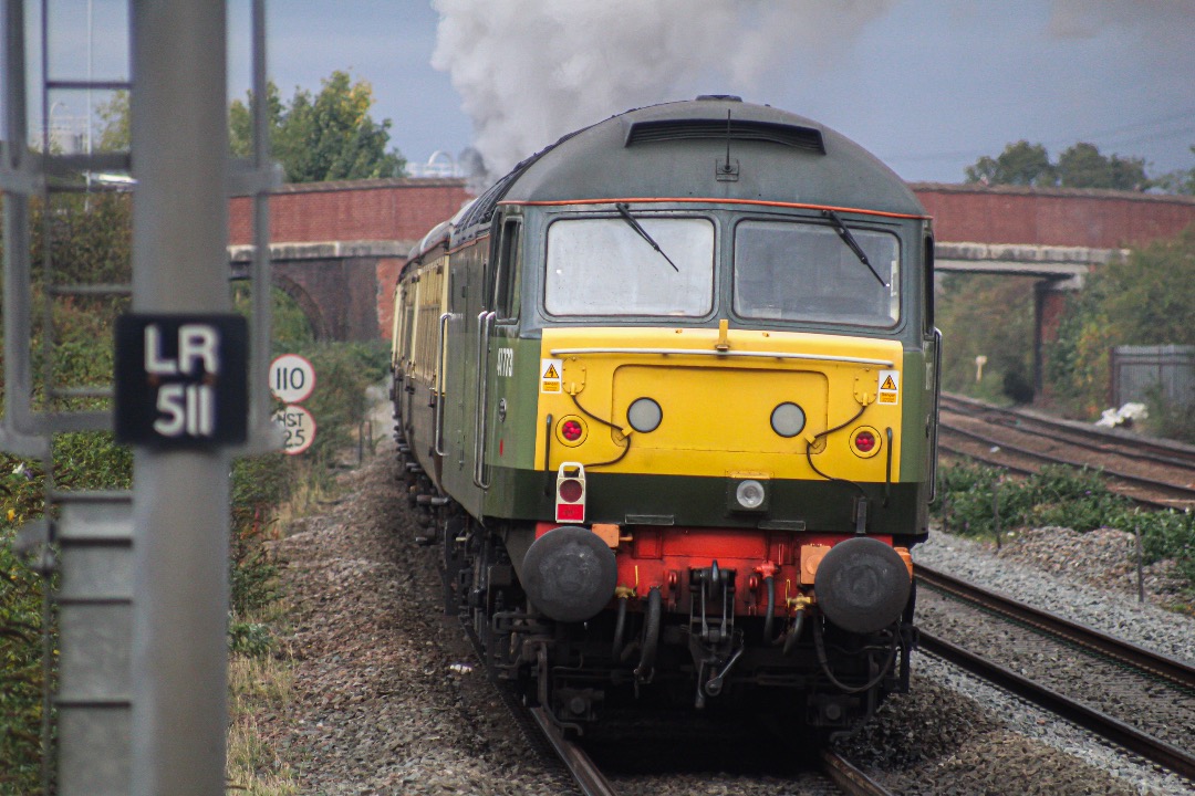 Daniel Morgan-Cox on Train Siding: 5043 "mount edgecumbe" and 47773 are seen picking up passengers at loughborough #trainspotting #diesel #steam
#station