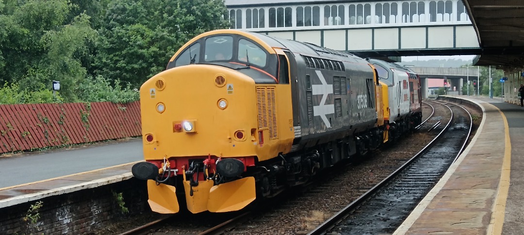 TrainGuy2008 🏴󠁧󠁢󠁷󠁬󠁳󠁿 on Train Siding: It's been a great day up here in North Wales; we had FOUR Class 37s in one day; 37884, 37608,
37508 and 37418!