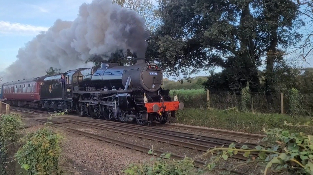 DJ Scania RigRider on Train Siding: 🌹44871 Black 5 working the "Armistice Steam Express" around Kent from Canterbury West to London Victoria!