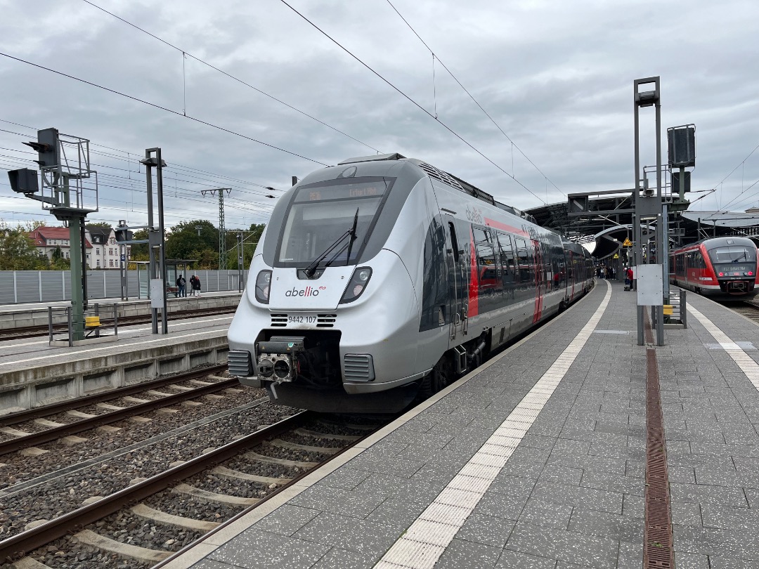 Joran on Train Siding: 4 Abellio treinen met een NS logo genomen in Erfurt Hbf in Duitsland. Om het te weten: Abellio heet nu Abellio Rail Mitteldeutschland en
is...