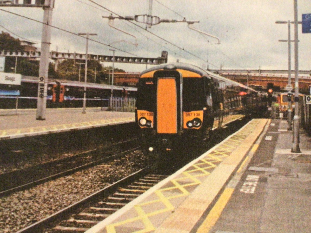 Alex Coomber on Train Siding: A Class 387/1 No. 387138. Bombardier built Class 387/1 EMU No. 387138 runs into Slough en route to London Paddington in September
2017.