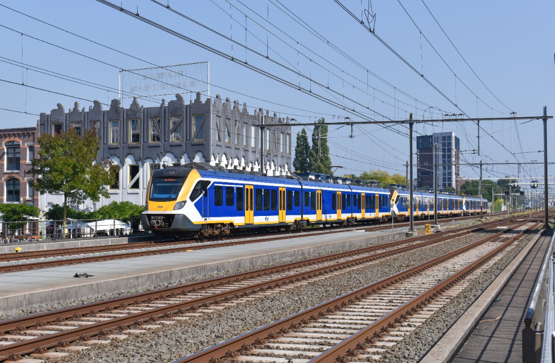 NL Rail on Train Siding: NS SNG stellen 3034, 2783 en 3024 komen langs de Koppelpoort in Amersfoort als sprinter 5840 naar Hilversum en Hoofddorp.