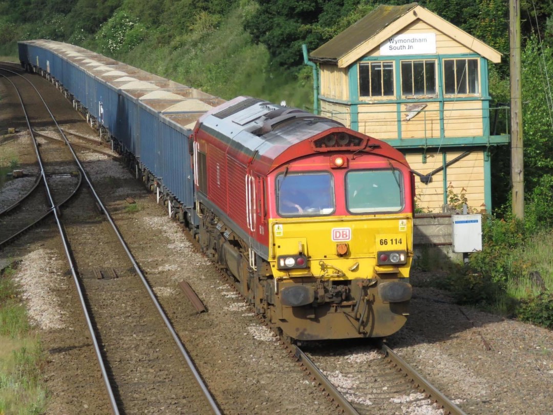 Inter City Railway Society on Train Siding: 66114 Passing Wymondham South Signalbox with the 6Z39 21.58 Angerstein wharf (Tarmac) to Trowse Yard Redland
sidings.