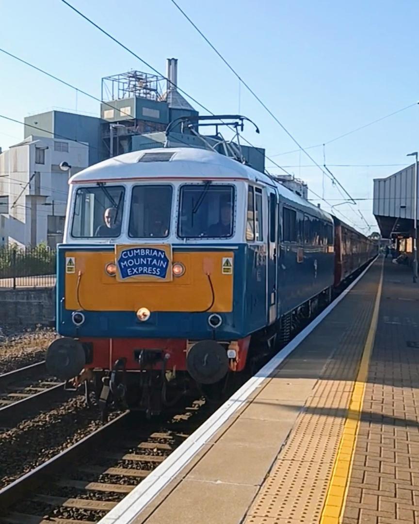 TrainGuy2008 🏴󠁧󠁢󠁷󠁬󠁳󠁿 on Train Siding: Today's been a great day in Warrington Bank Quay! Lots of freight and a good amount of tones..
my only issue...