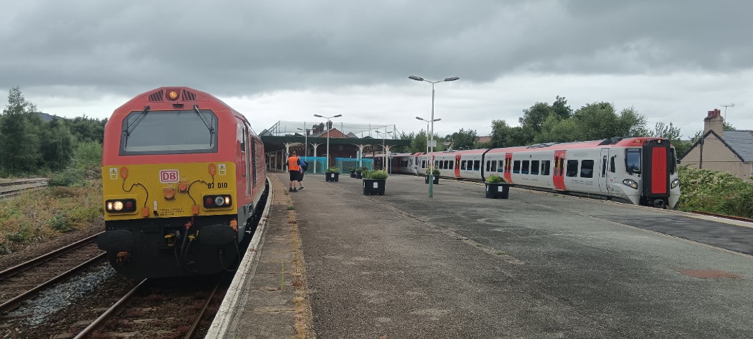 TrainGuy2008 🏴󠁧󠁢󠁷󠁬󠁳󠁿 on Train Siding: I've had a nice and calm day for spotting today, having seen two 67s and an 805!