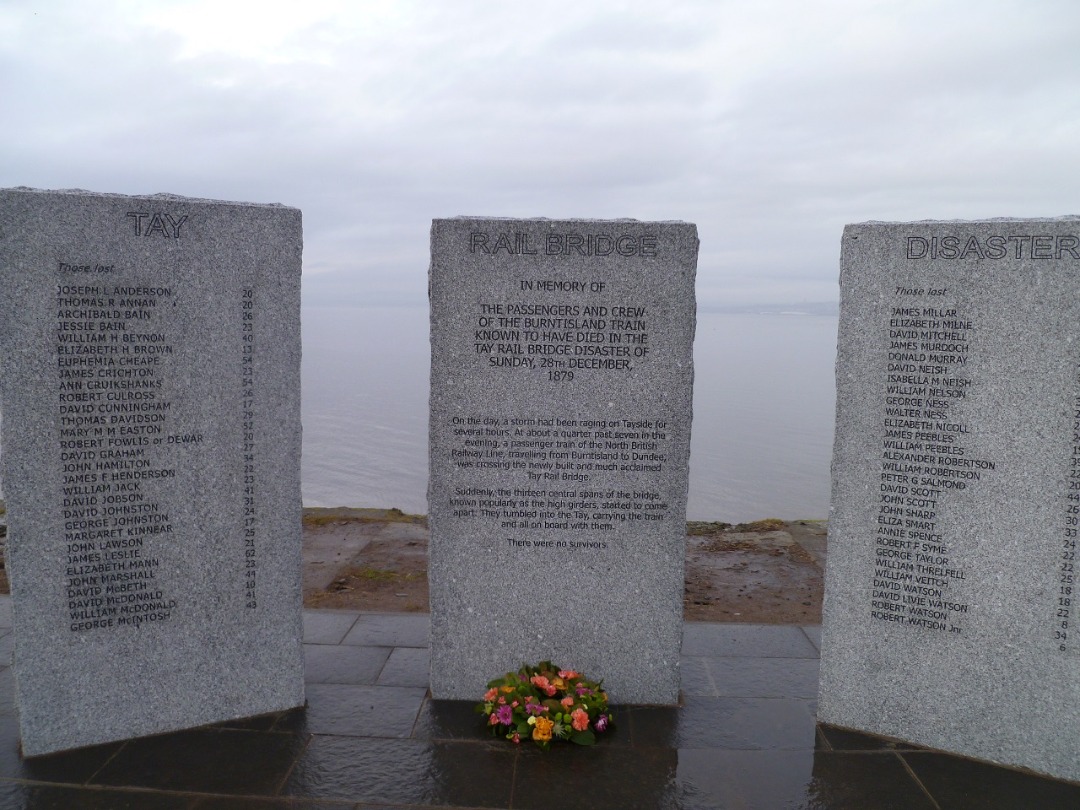 Saskia de Werk on Train Siding: Time for another #history post. Last time I posted about the Horse in the Viaduct story. Today it will be about the Tay Bridge
disaster.